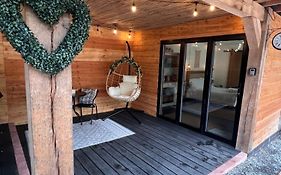 Luxury Courtyard Studio In Llangollen
