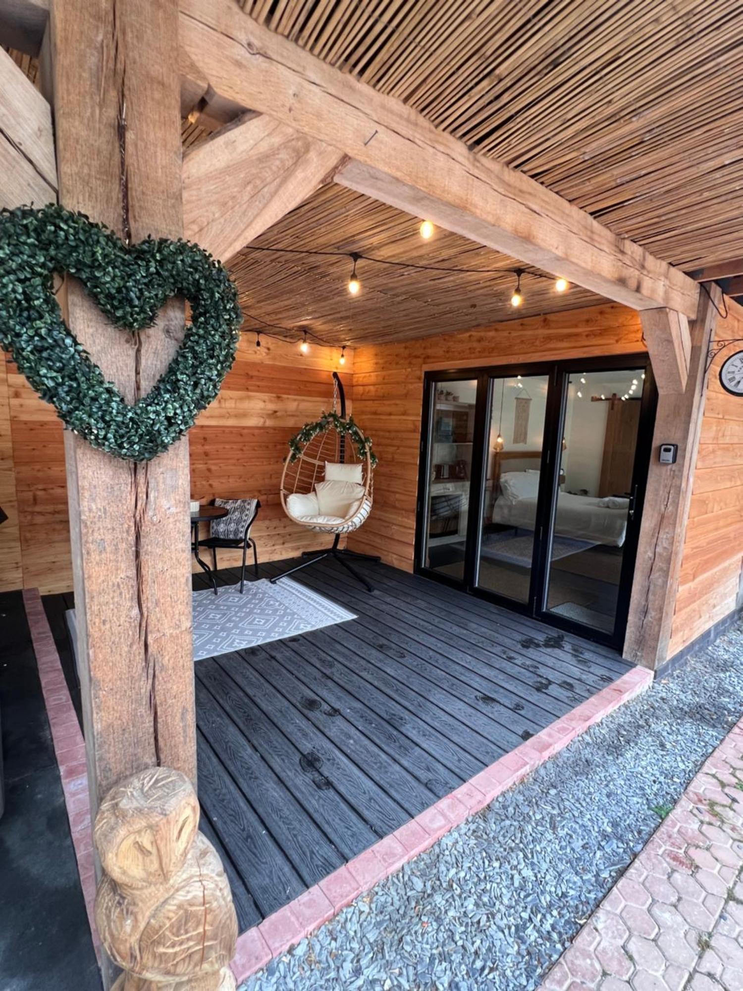 Luxury Courtyard Studio In Llangollen Exterior photo