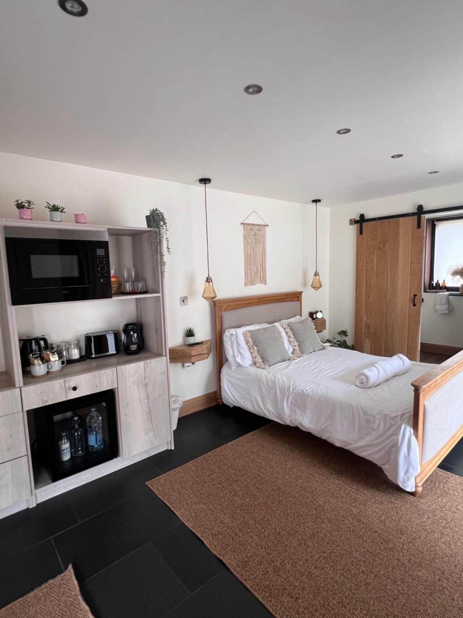 Luxury Courtyard Studio In Llangollen Exterior photo