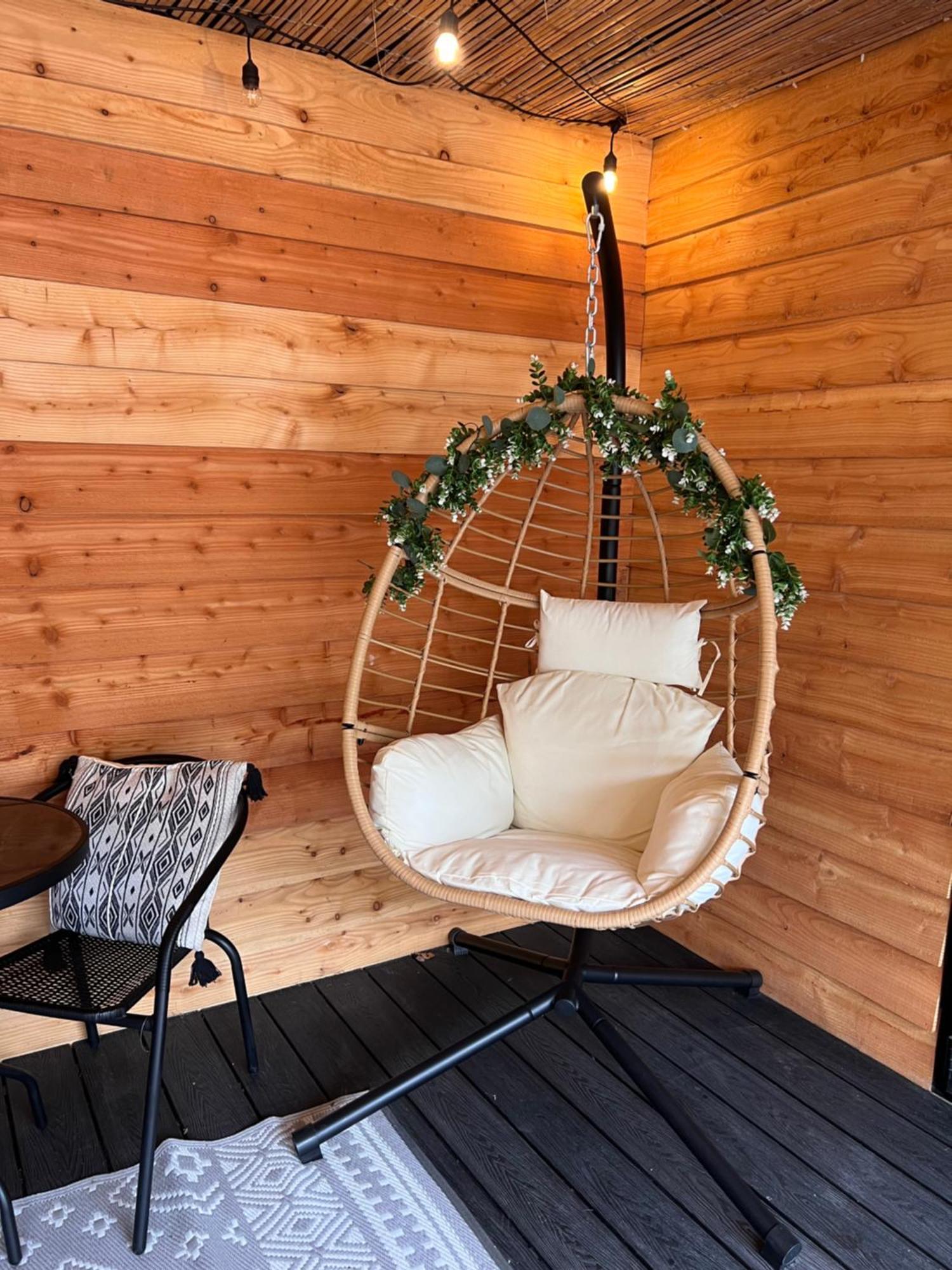 Luxury Courtyard Studio In Llangollen Exterior photo